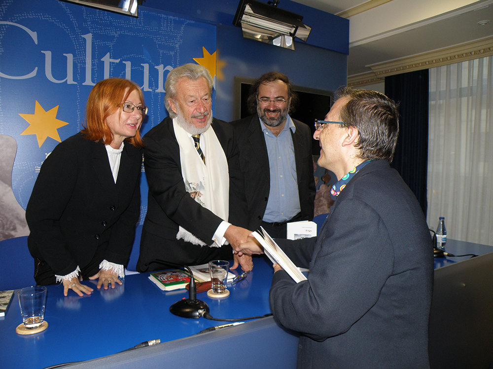 10. Rukovanje sa slikarom Miguelom Eliasom